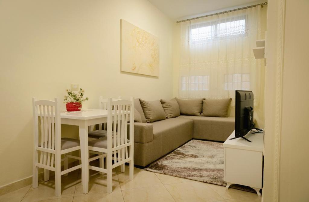Villa Apartments S&F City Centre ติรานา ภายนอก รูปภาพ